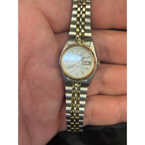 Seiko 7N83-0011 2-Tone Day/Date Womens Watch! New Battery! - Picture 5 of 9